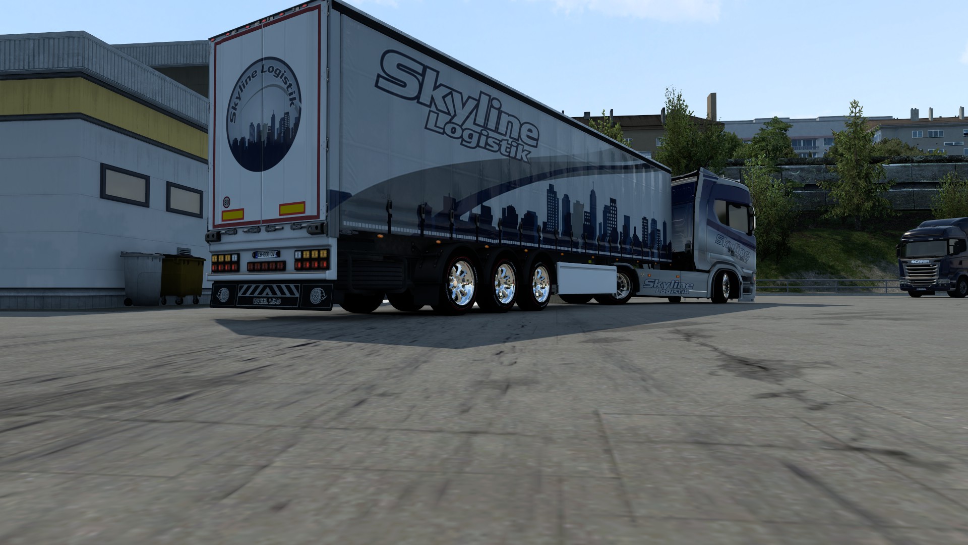 Skyline Logistik Trailer Heckansicht mit Skyline-Logo